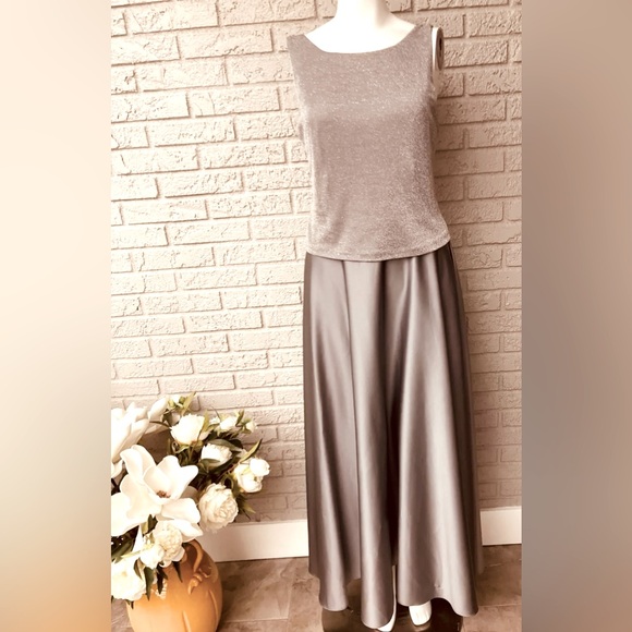 Arianna by Rachel Kaye Sleeveless Metallic Top Beige Gown Size 4 - Picture 1 of 2